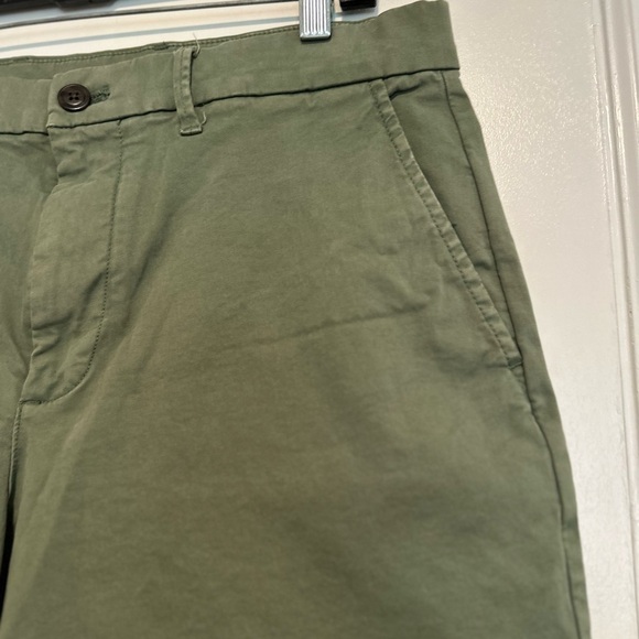 NWOT GAP Womens Dusty Green Sz: 32 - 8” Chino Stretch Shorts. Slash Pockets. - Picture 8 of 12
